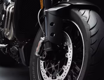 Triumph Rocket III TFC '04.2019–н.ч.