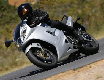 Triumph Sprint ST '2004–至今