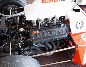 Под капотом Trojan T103 '1974