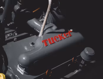 Sous la capuche 1948 Tucker Sedan (#1019)