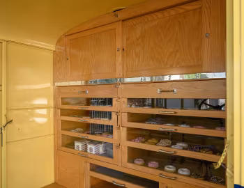 Intérieur 1933 Twin Coach "Helms Bakery" Delivery Truck