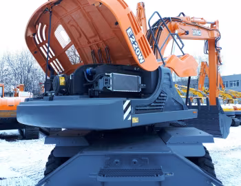Sob o capô UMG E220W '2020–22