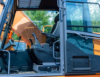 Interior UMG E225LC '2022
