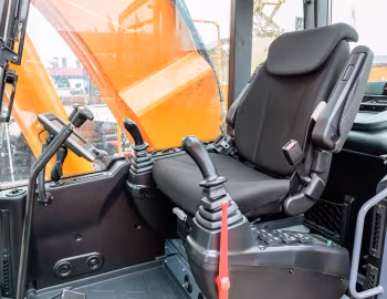 Interior UMG E330C '2018–24