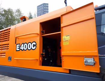 Sob o capô UMG E400C '2020