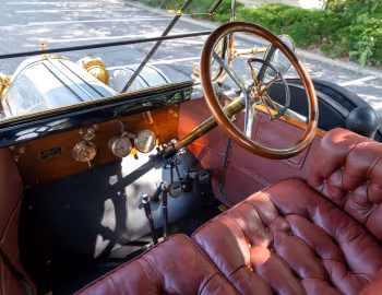 Panel frontal 1912 Imperial Model 34 5-Passenger Semi-Torpedo Touring