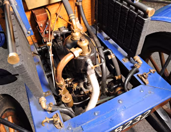 Sob o capô Deckert 8 HP 2-seater '1902