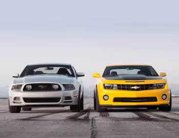 Ford Mustang 5.0 GT, Chevrolet Camaro 1LE