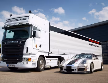 Porsche 911 GT3 Cup, Scania R620 4×2 tractor Topline