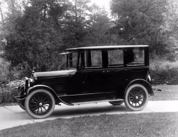 1922 Davis Model 71 Sedan