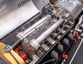Sob o capô 1951 Silnes-Offenhauser Tomshe Indianapolis