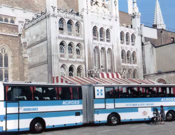 Van Hool TG 821 Alligator "Jumbulance" Mk IX (AC26DLt) '10.1985