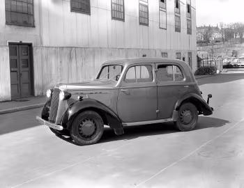 Vauxhall 10-4 4-door Saloon [EU-spec] (HIY) '1946–47