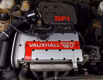 Sob o capô Vauxhall Astra GTE '1984–91