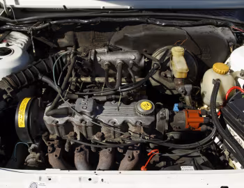 Sob o capô Vauxhall Astra GTE '1983–84