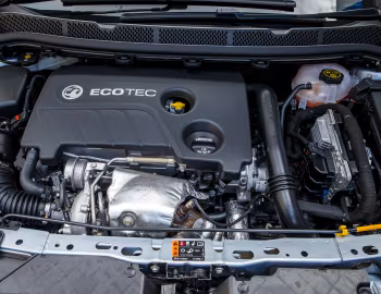 Sob o capô Vauxhall Astra Turbo '2015–19