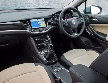 Інтер'єр Vauxhall Astra Turbo '2015–19