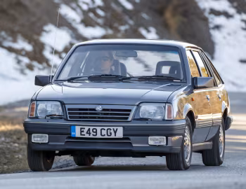 Vauxhall Cavalier CD Hatchback '1987–88
