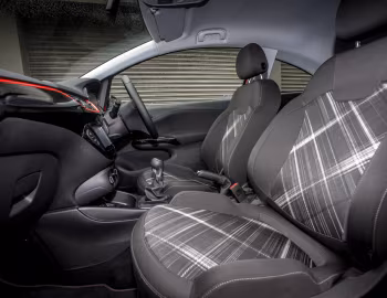 Interior Vauxhall Corsa "Red Edition" (E) '2015–19