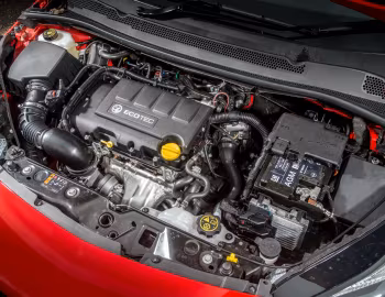 Sob o capô Vauxhall Corsa "Red Edition" (E) '2015–19