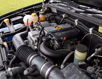 Sob o capô Vauxhall Frontera (B) '2001–04