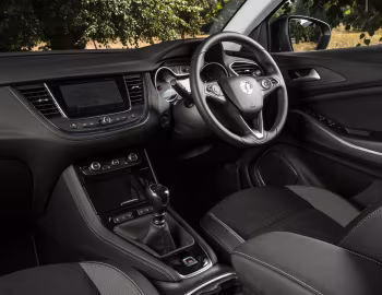 Interior Vauxhall Grandland X Turbo D '2017–21