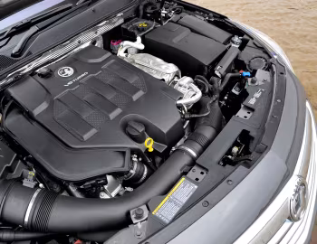 Sob o capô Vauxhall Insignia Sports Tourer '2008–13