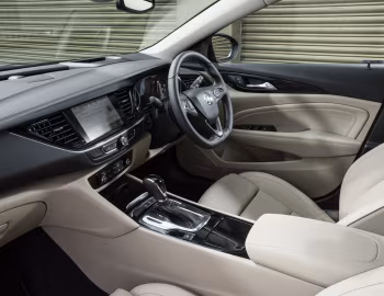 Interior Vauxhall Insignia Sports Tourer Exclusive '2018–19