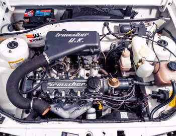 Sob o capô Vauxhall Nova "Sport" '1985