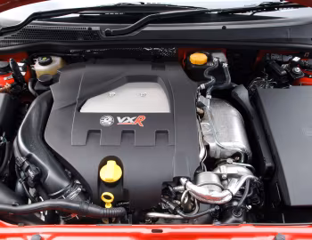 Sob o capô Vauxhall Vectra VXR (C) '2005–09