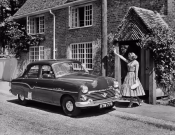 Vauxhall Velox Saloon [UK-spec] (EIPV) '08.1956–57