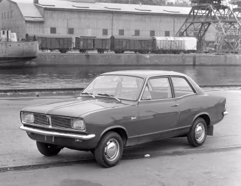 Vauxhall Viva Deluxe 90 2-door Saloon [EU-spec] (HB) '1966–70
