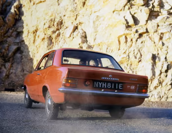 Vauxhall Viva Deluxe 90 2-door Saloon [UK-spec] (HB) '1966–70