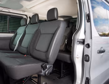 Interior Vauxhall Vivaro Combi L2 BiTurbo '2015–19
