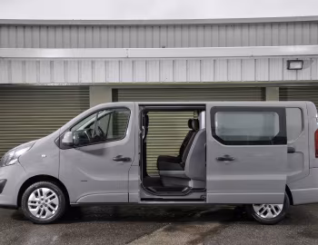 Vauxhall Vivaro Doublecab L2 BiTurbo '2015–19
