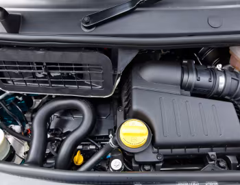 Sob o capô Vauxhall Vivaro Van ecoFLEX '2012–14