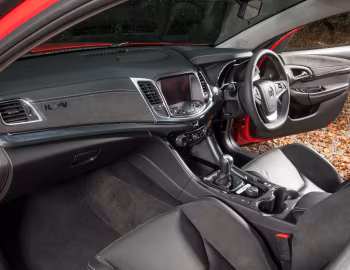 Interior Vauxhall VXR8 Maloo '2015–17