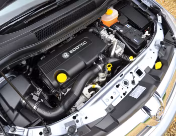 Sob o capô Vauxhall Zafira ecoFLEX '2008–10