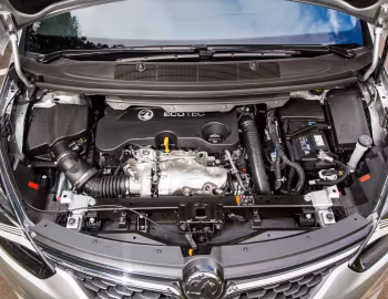 Sob o capô Vauxhall Zafira '2016–18