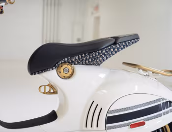 2022 Vespa 946 "Christian Dior" (#ZAPMA78G0N5200071)
