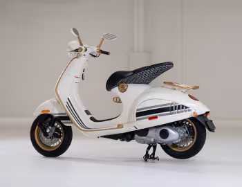 2022 Vespa 946 "Christian Dior" (#ZAPMA78G0N5200071)