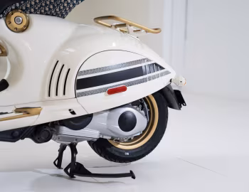 2022 Vespa 946 "Christian Dior" (#ZAPMA78G0N5200071)