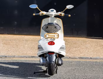 2021 Vespa 946 "Christian Dior" (#ZAPMD710000001196)