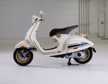 2022 Vespa 946 "Christian Dior" (#ZAPMA78G0N5200071)