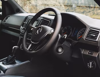 Interior Volkswagen Amarok Double Cab "Black Edition" [UK-spec] '2019–20