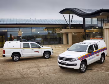Volkswagen Amarok Double Cab with Truckman Utility Top '2015–16