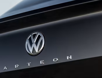 Volkswagen Arteon 4MOTION Elegance [UK-spec] '2017–20