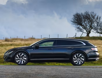 Volkswagen Arteon Shooting Brake R-Line [UK-spec] '2020–25