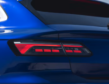 Volkswagen Arteon Shooting Brake R [UK-spec] '2021–25