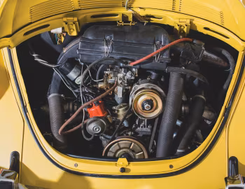 Bajo el capó 1973 Volkswagen Super Beetle 2-door Sedan [North America] (Type 1) '1972–73